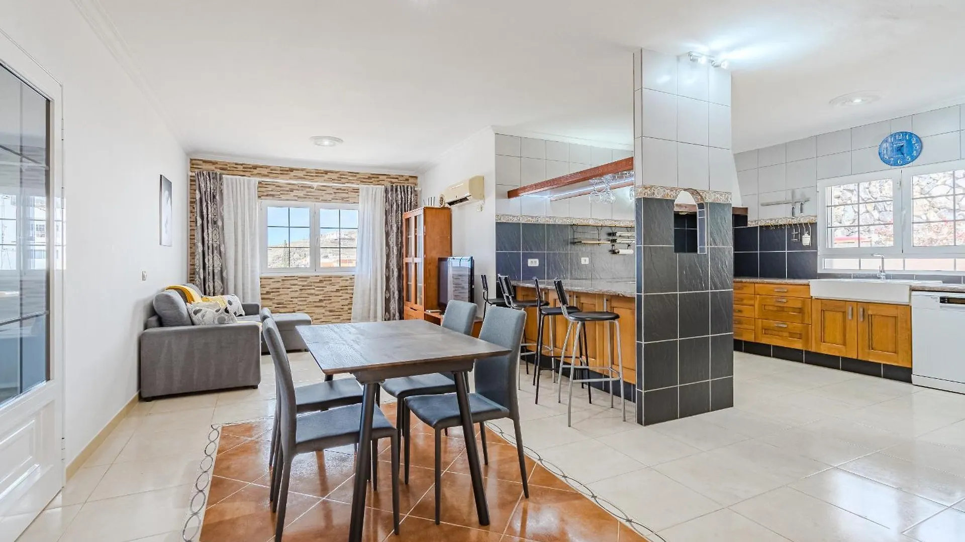 Grandview Lodge 阿德耶 公寓